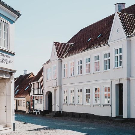 Bed and Breakfast Kjobing Manor Эрёскёбинг Экстерьер фото